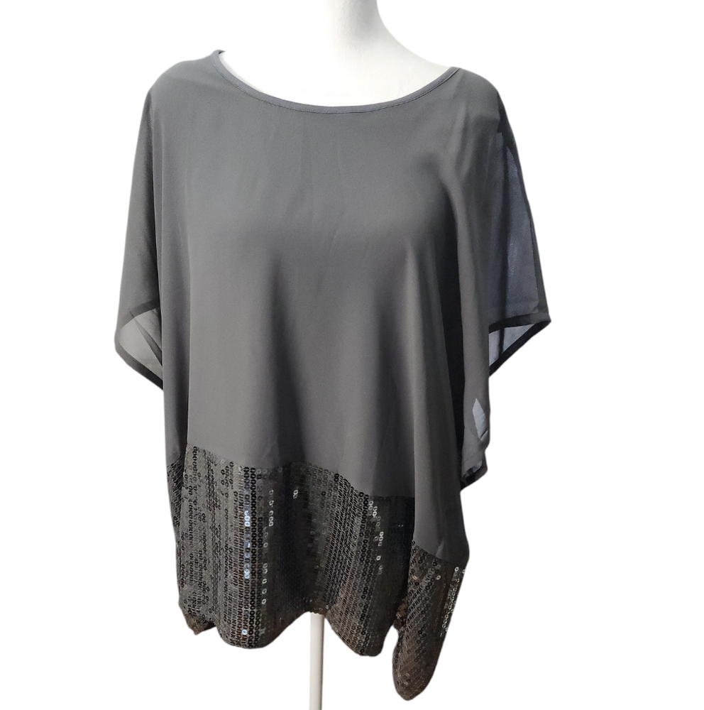 NWT DG2 Diane Gilman Sequin Chiffon Tiered Gray Poncho Top Size Small